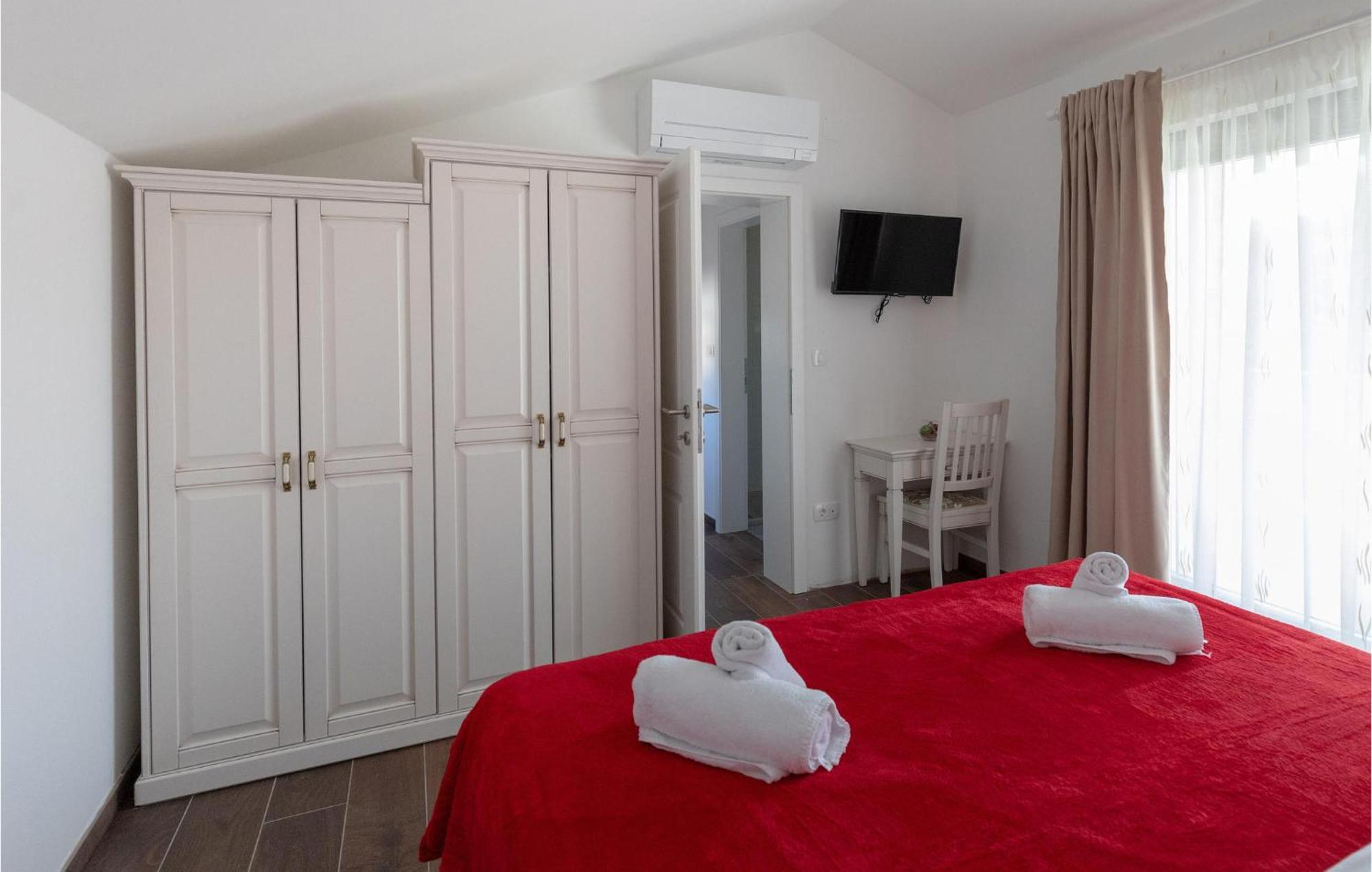 Lovely Home In Klek With House A Panoramic View Exterior foto